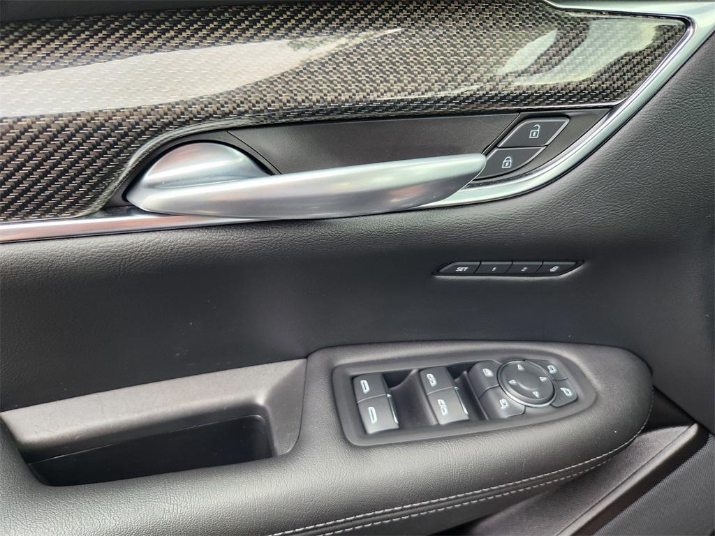 used 2022 Cadillac XT5 car, priced at $39,136