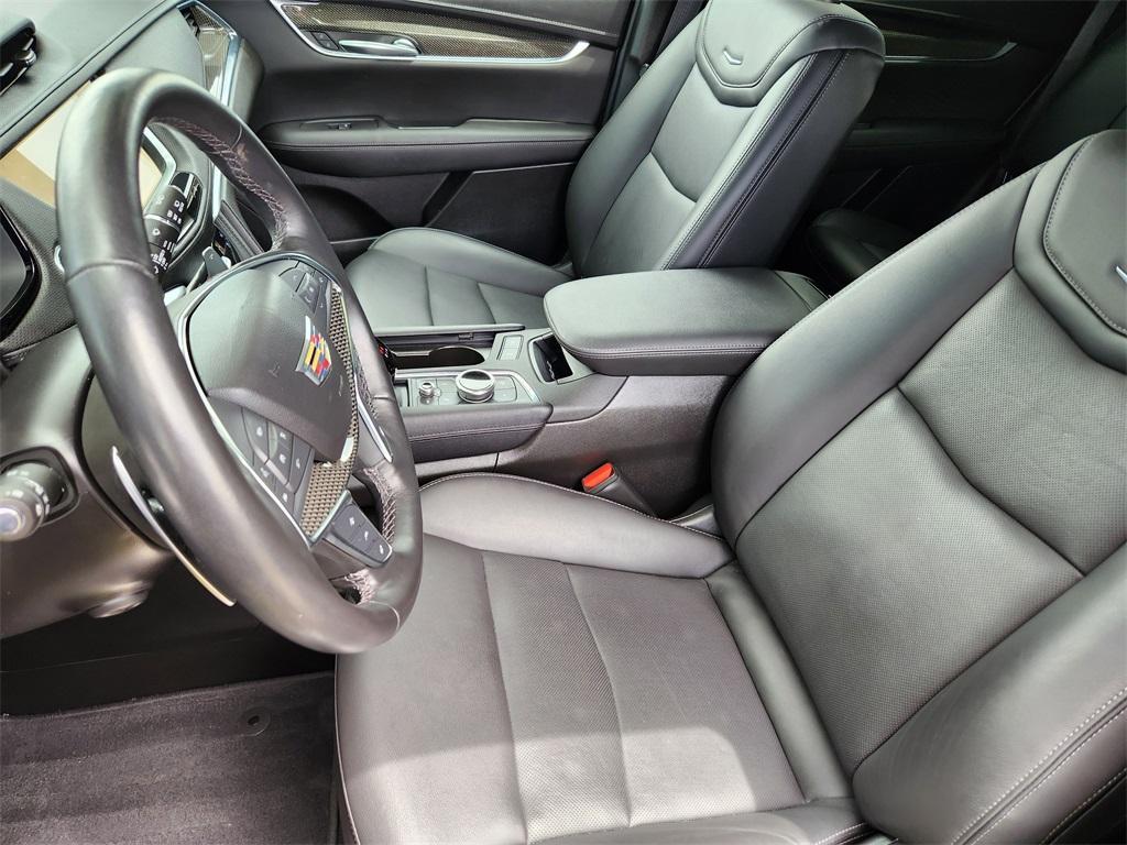 used 2022 Cadillac XT5 car, priced at $39,136