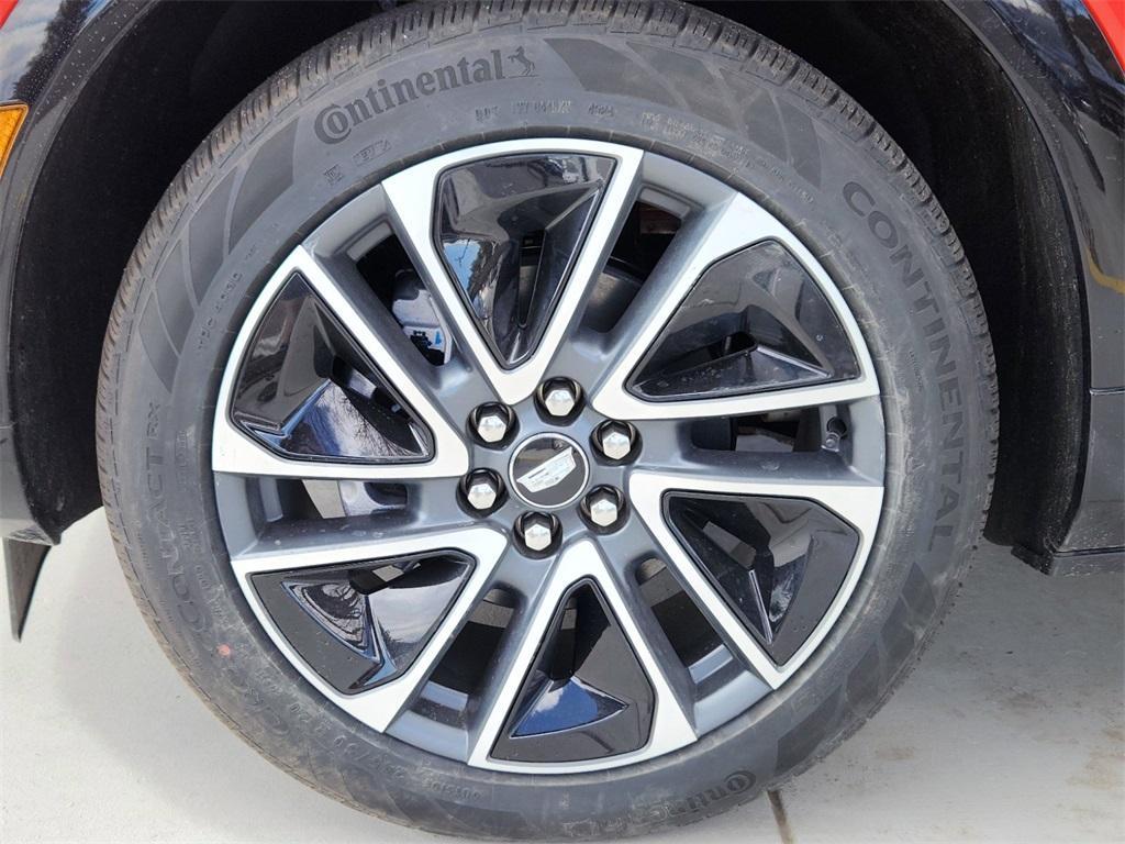 new 2025 Cadillac OPTIQ car, priced at $55,615