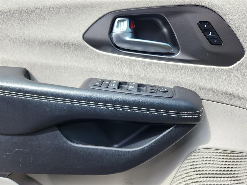 used 2022 Chrysler Pacifica car, priced at $21,931