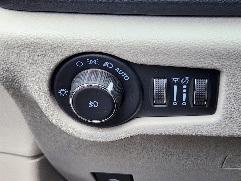 used 2022 Chrysler Pacifica car, priced at $21,931