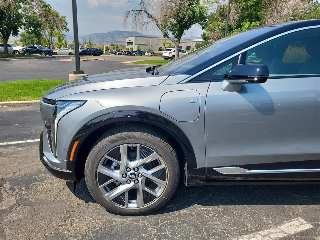 new 2025 Cadillac OPTIQ car, priced at $55,615