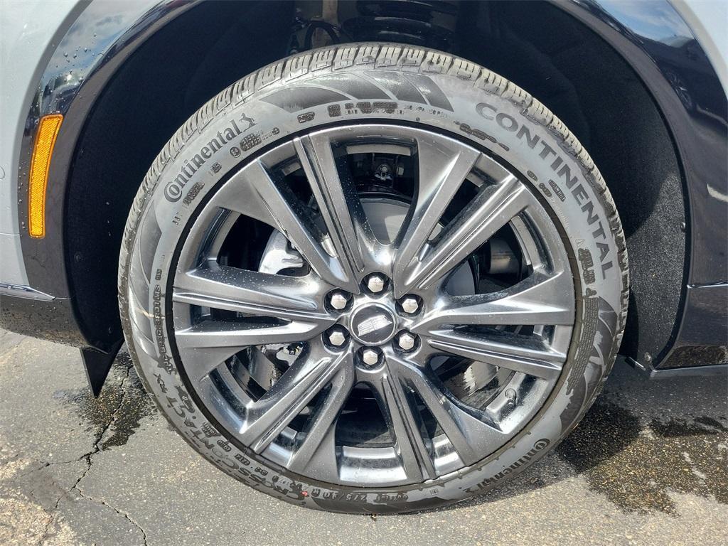 new 2025 Cadillac OPTIQ car, priced at $59,515