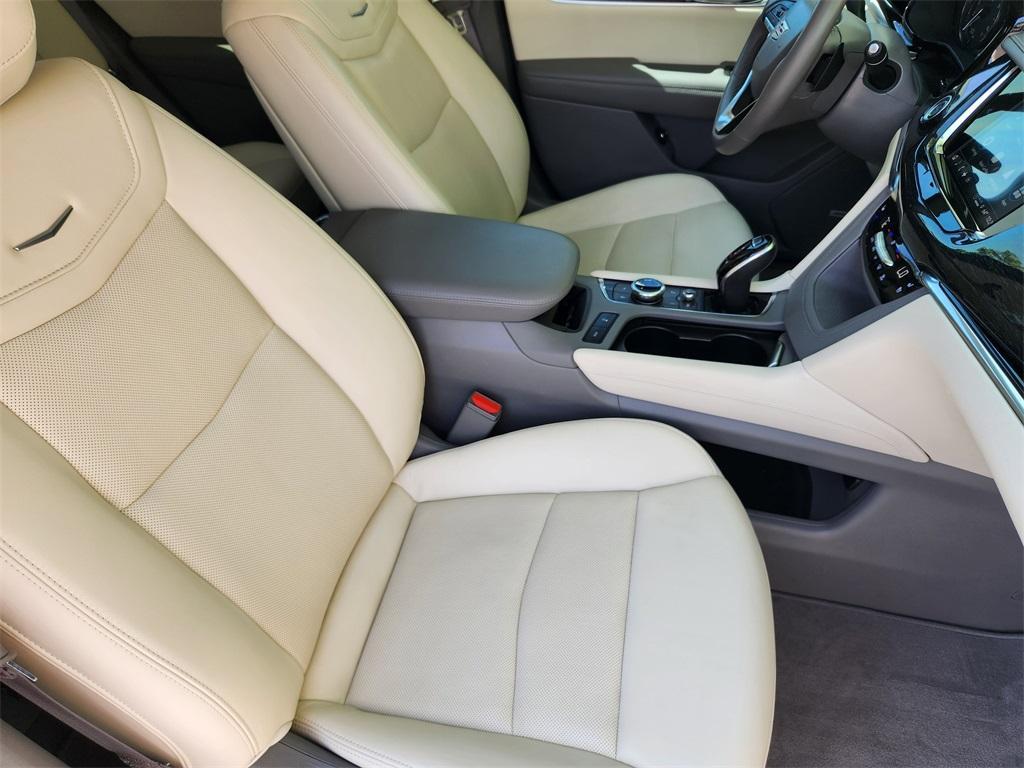 used 2021 Cadillac XT6 car, priced at $37,879