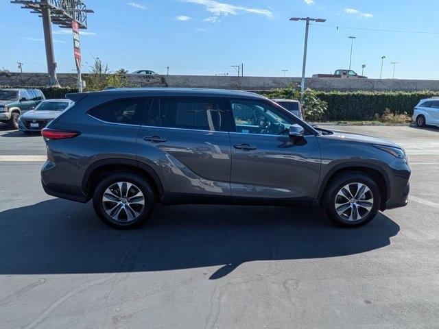 used 2022 Toyota Highlander car, priced at $31,388