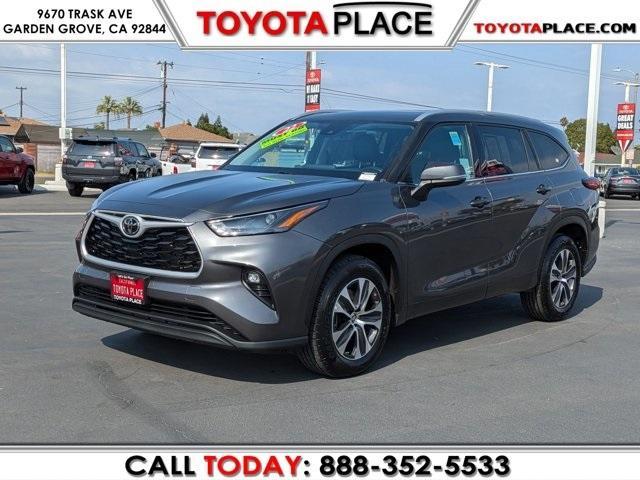 used 2022 Toyota Highlander car, priced at $31,388