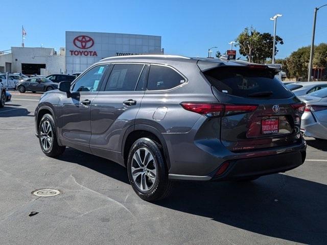 used 2021 Toyota Highlander car, priced at $31,388