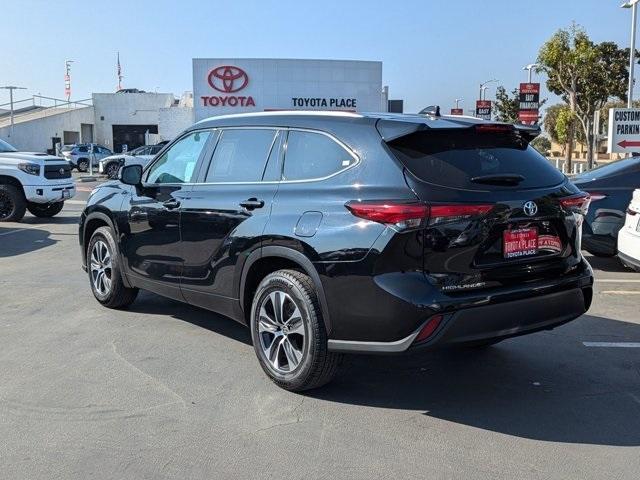 used 2021 Toyota Highlander car, priced at $29,988