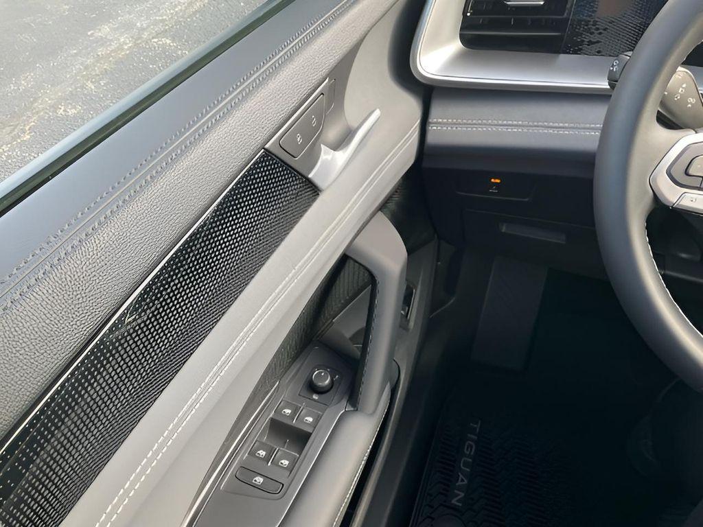 new 2025 Volkswagen Tiguan car, priced at $36,771