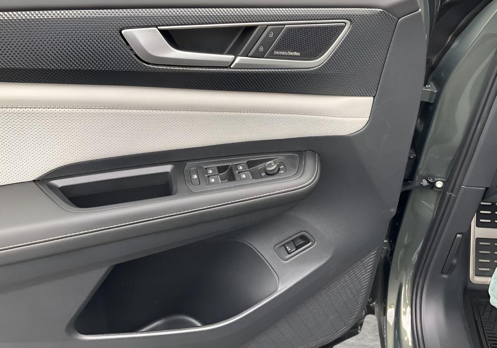 new 2026 Volkswagen Atlas Cross Sport car, priced at $54,469