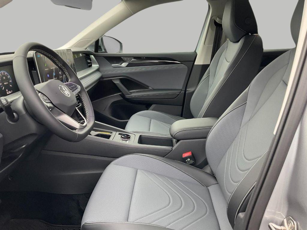 new 2025 Volkswagen Tiguan car, priced at $38,176