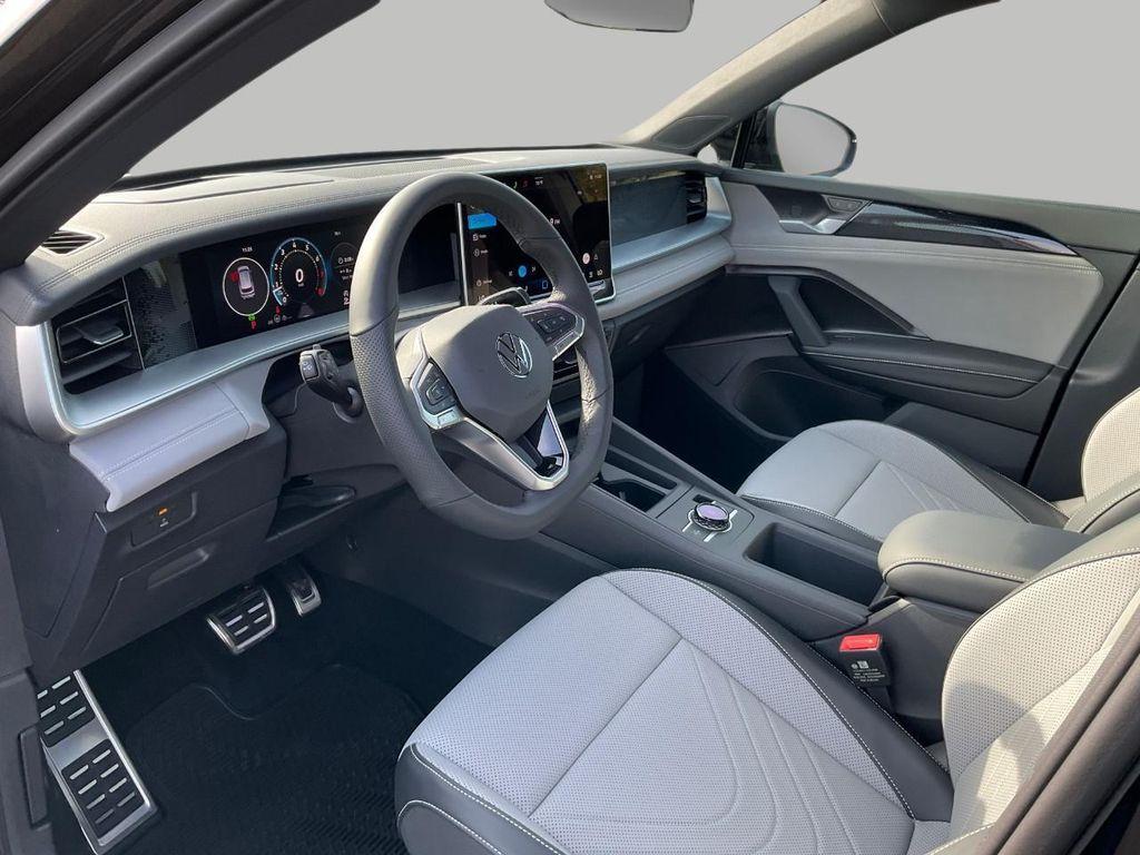 new 2025 Volkswagen Tiguan car, priced at $38,798