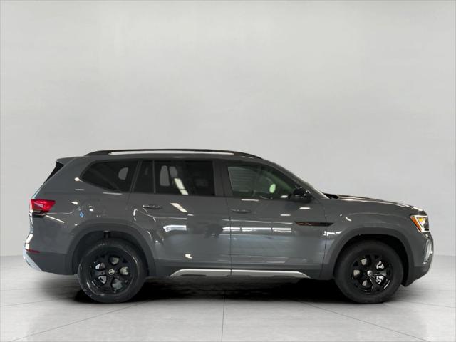 new 2025 Volkswagen Atlas car, priced at $48,439