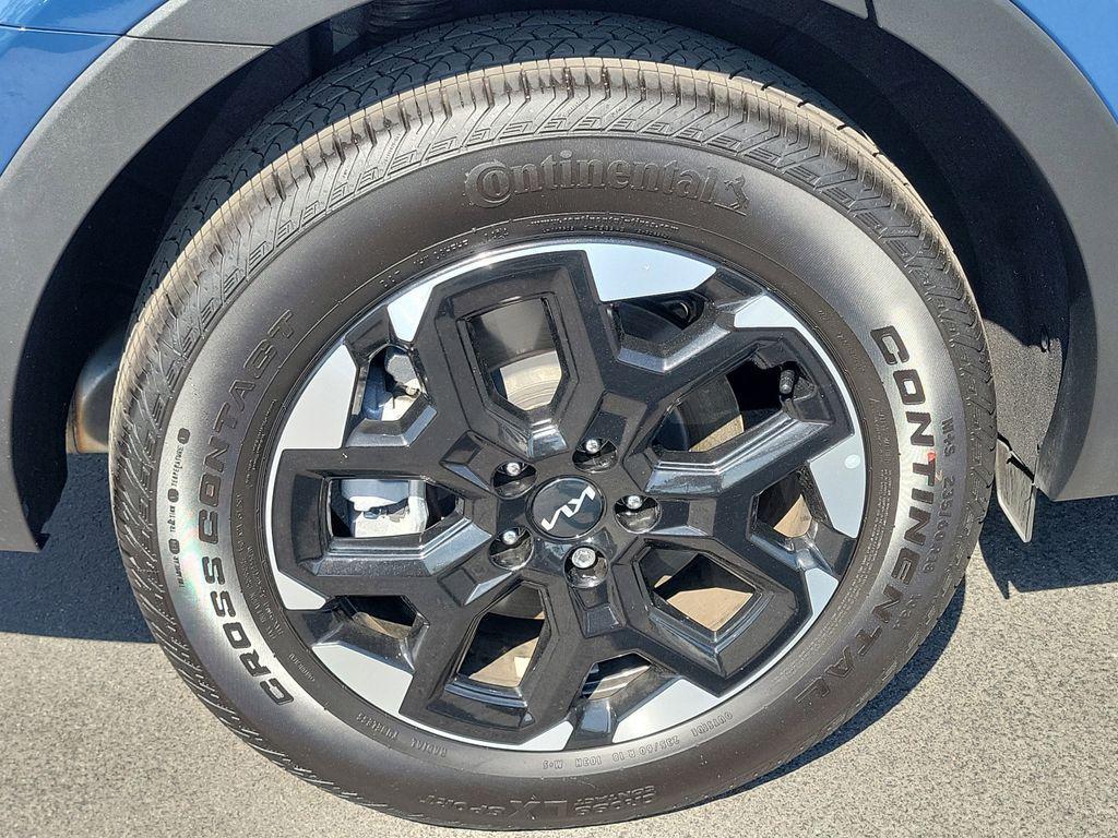 used 2025 Kia Sorento car, priced at $31,747