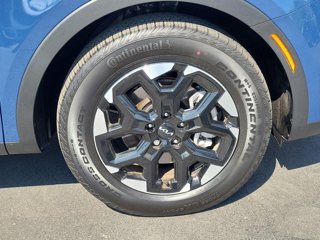 used 2025 Kia Sorento car, priced at $31,747