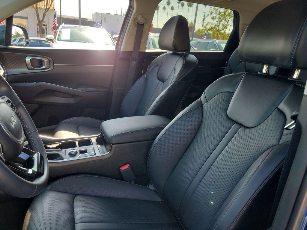 used 2025 Kia Sorento car, priced at $31,747