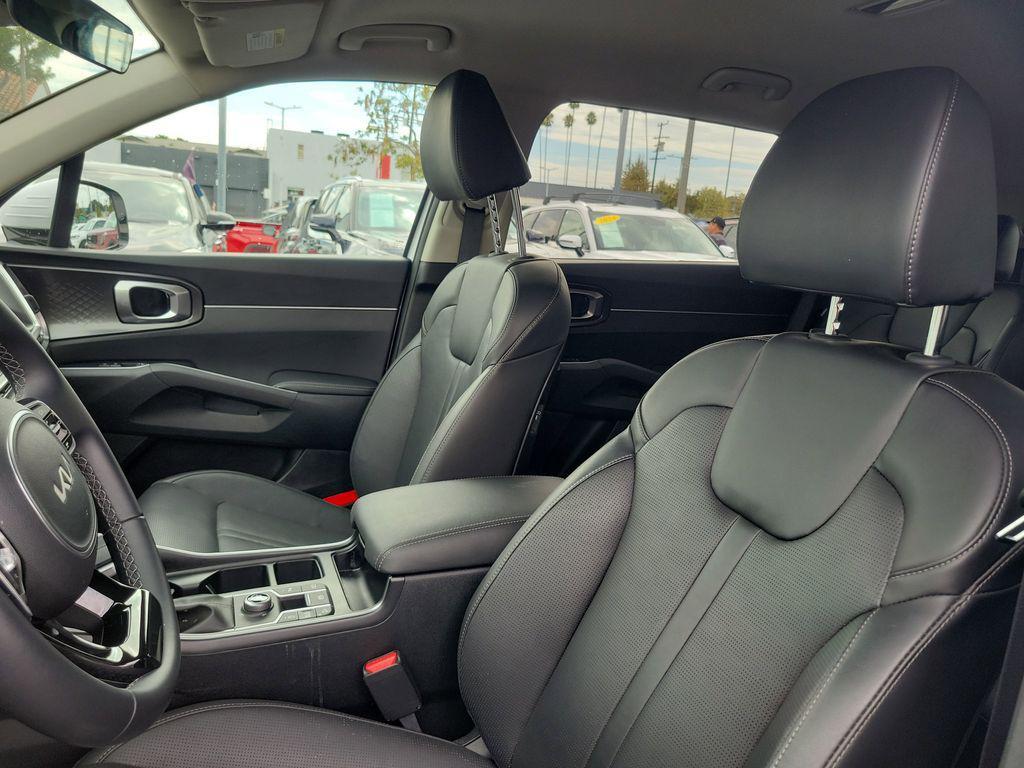 used 2025 Kia Sorento car, priced at $33,449