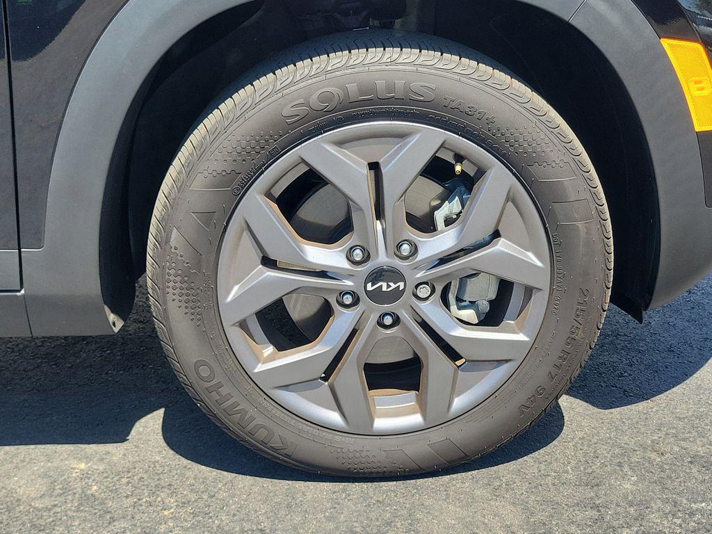 used 2024 Kia Seltos car, priced at $23,392