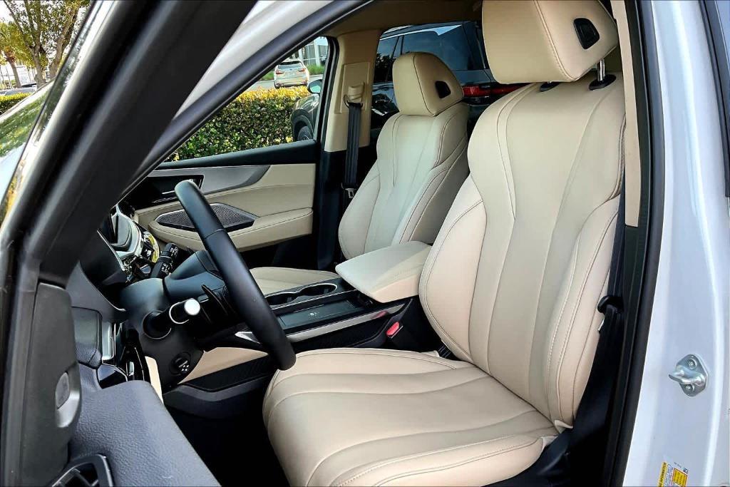 used 2025 Acura MDX car, priced at $53,950