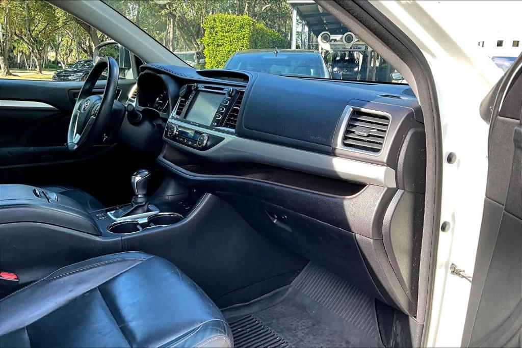 used 2016 Toyota Highlander car, priced at $18,950