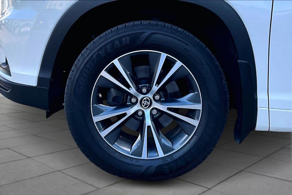 used 2016 Toyota Highlander car, priced at $18,950