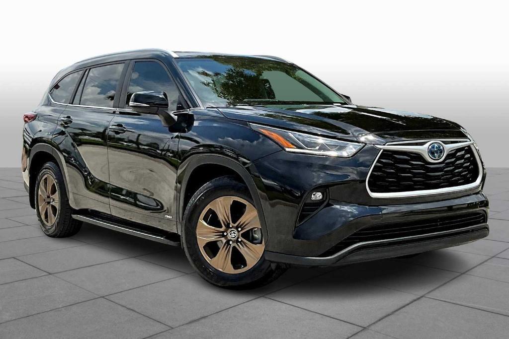 used 2023 Toyota Highlander Hybrid car, priced at $38,749
