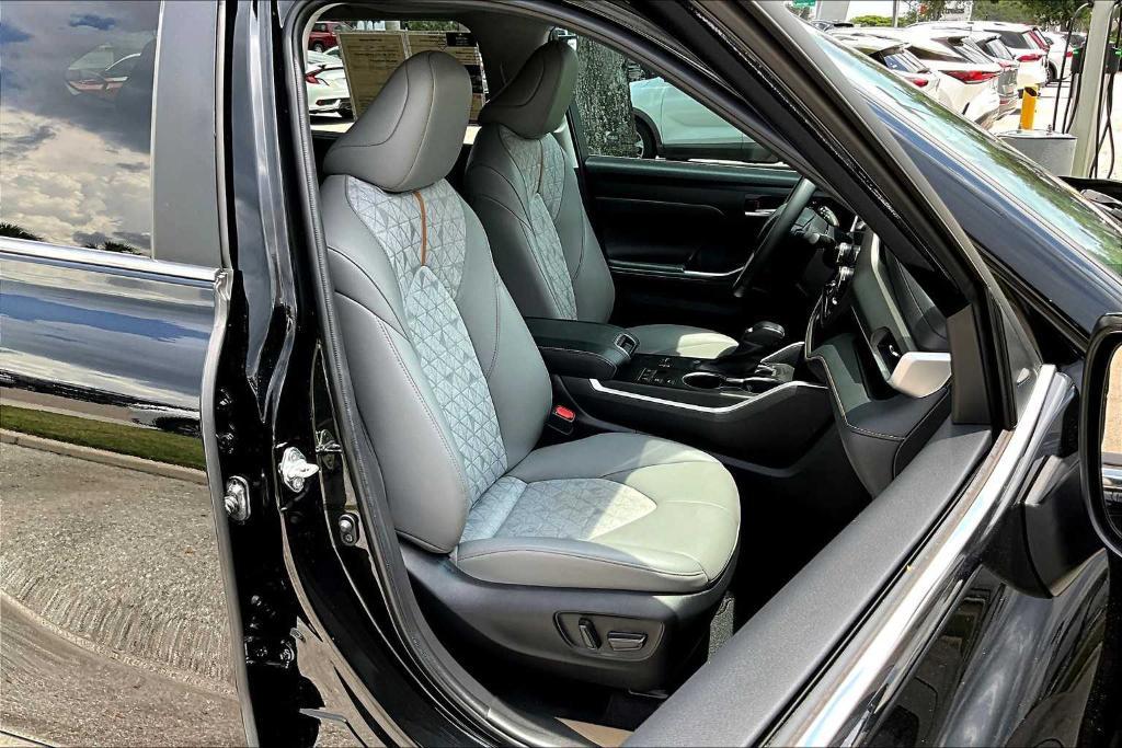 used 2023 Toyota Highlander Hybrid car, priced at $38,749