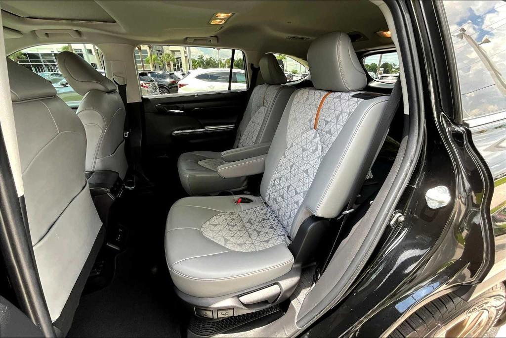 used 2023 Toyota Highlander Hybrid car, priced at $38,749