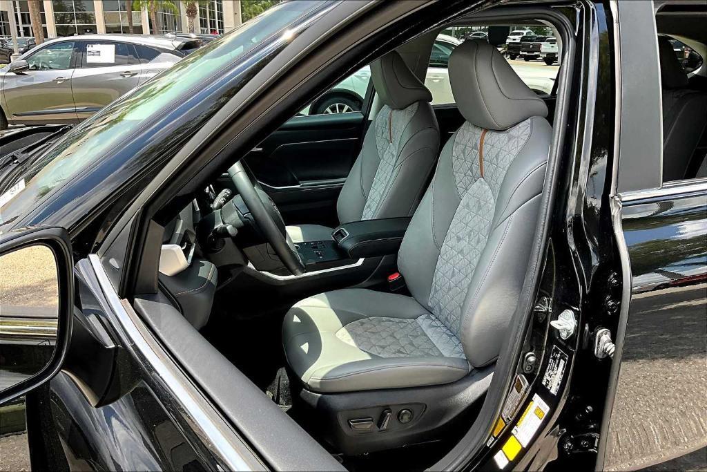used 2023 Toyota Highlander Hybrid car, priced at $38,749