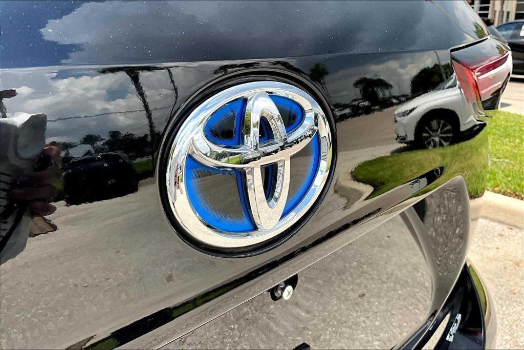used 2023 Toyota Highlander Hybrid car, priced at $38,749