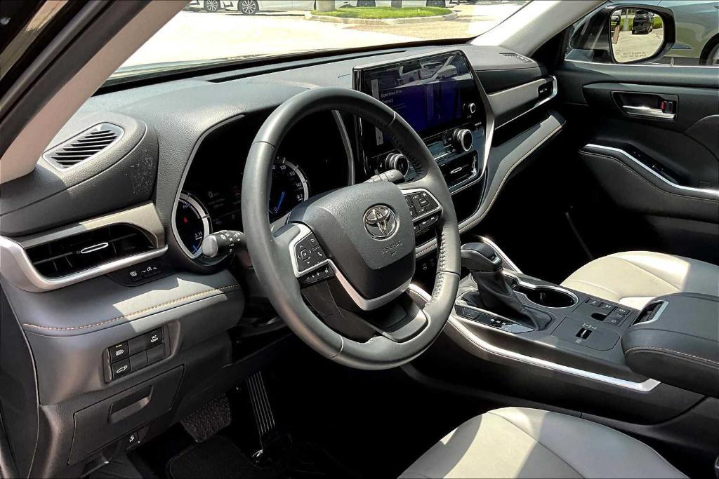 used 2023 Toyota Highlander Hybrid car, priced at $38,749