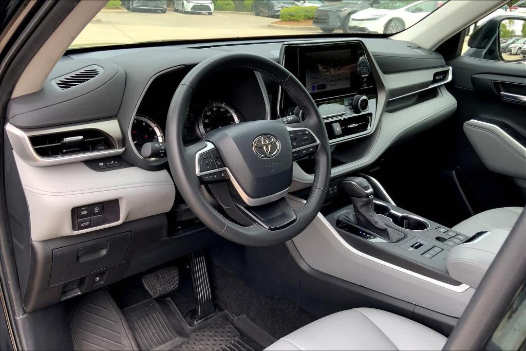 used 2024 Toyota Highlander car, priced at $36,891