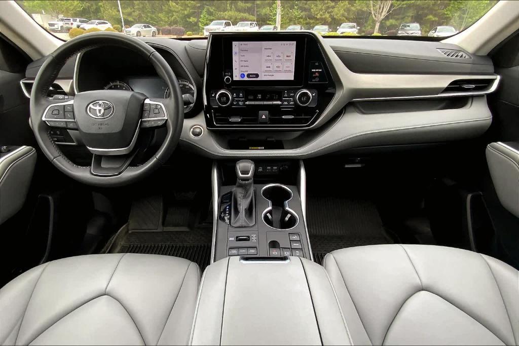used 2024 Toyota Highlander car, priced at $36,891
