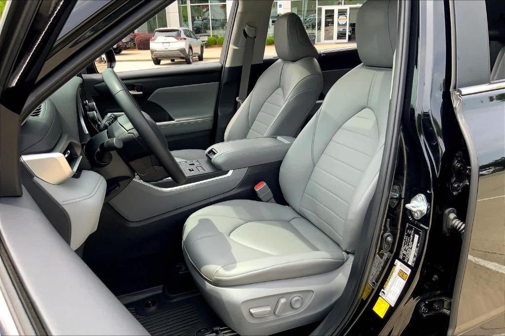 used 2024 Toyota Highlander car, priced at $36,891