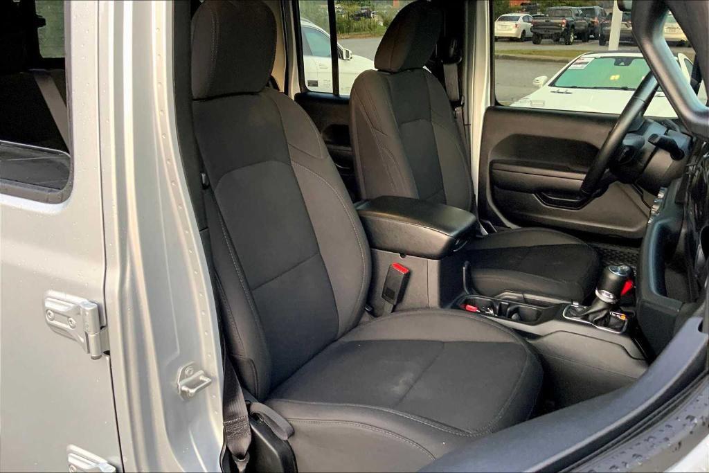 used 2022 Jeep Gladiator car, priced at $31,560