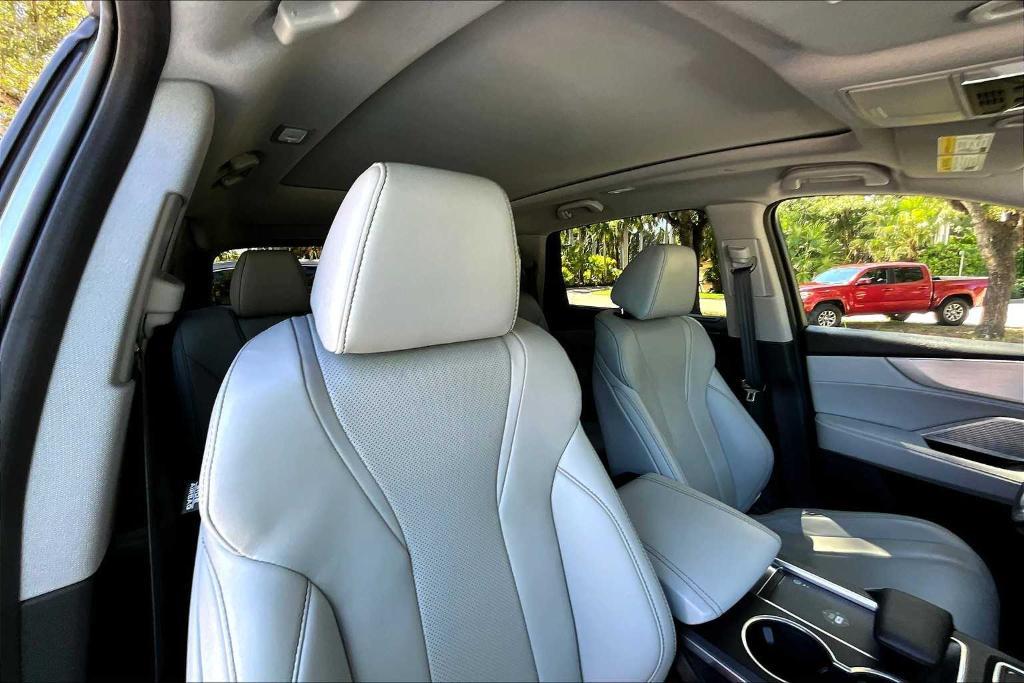 used 2023 Acura MDX car, priced at $38,555