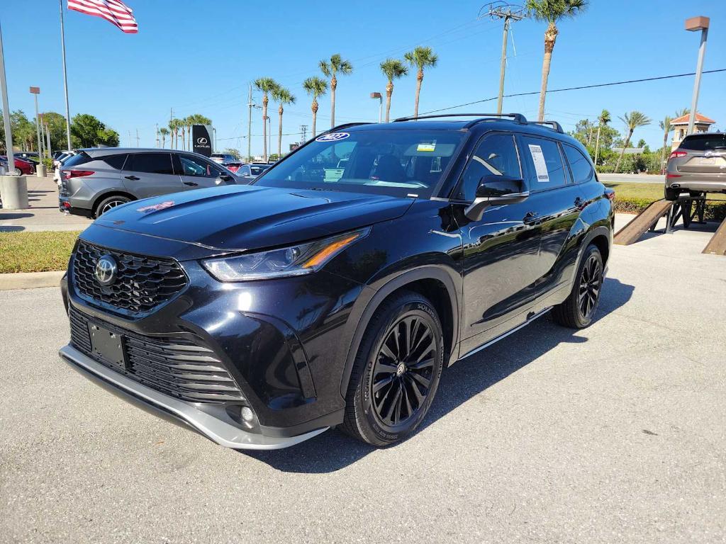 used 2023 Toyota Highlander car, priced at $37,250
