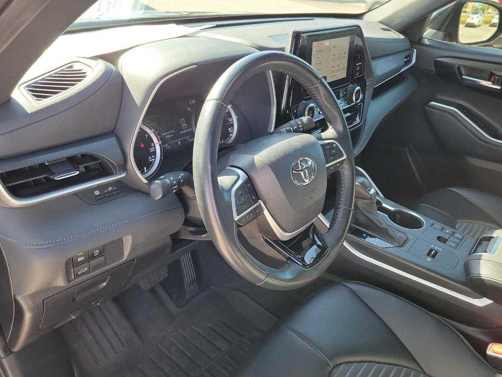 used 2023 Toyota Highlander car, priced at $37,250