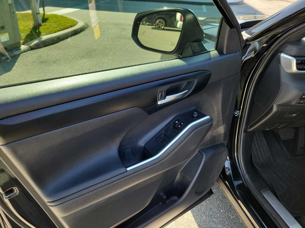 used 2023 Toyota Highlander car, priced at $37,250