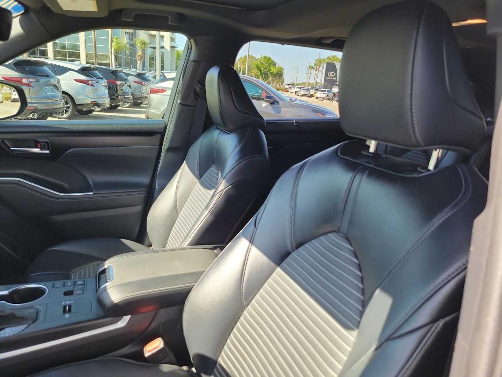 used 2023 Toyota Highlander car, priced at $37,250
