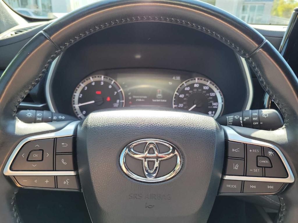 used 2023 Toyota Highlander car, priced at $37,250