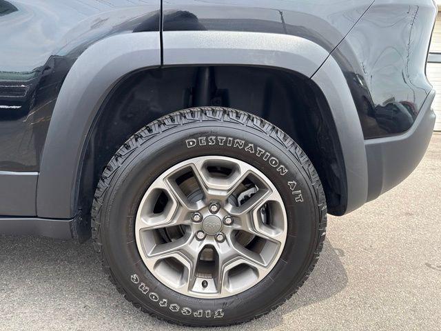 used 2022 Jeep Cherokee car, priced at $29,998