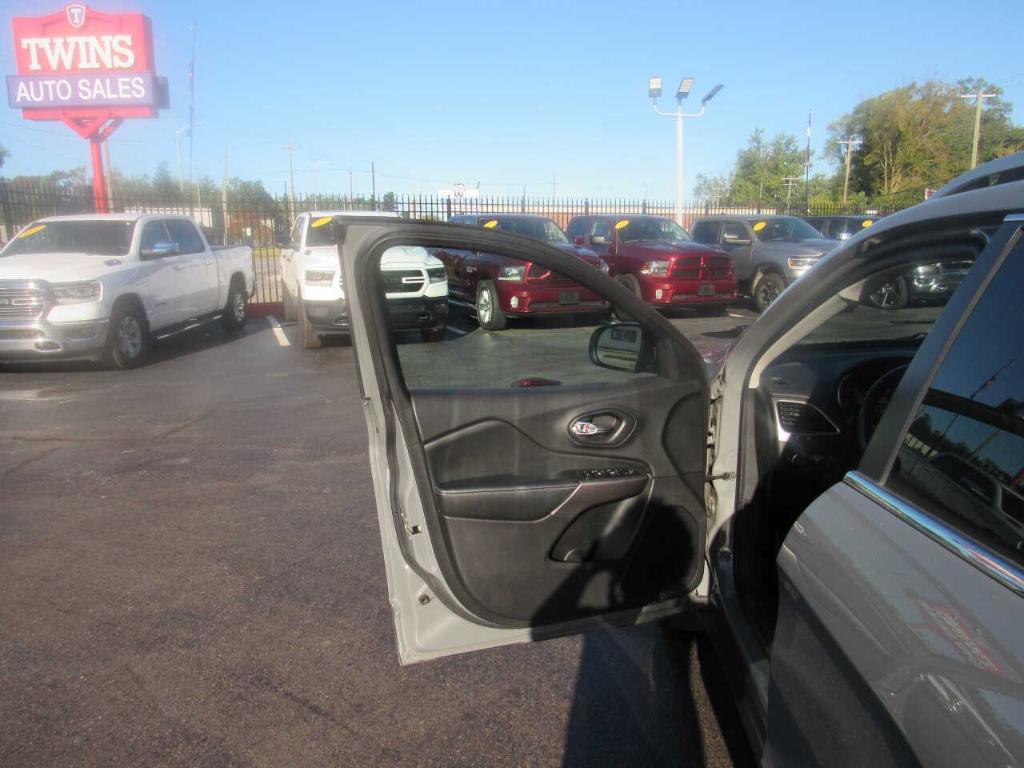 used 2019 Jeep Cherokee car, priced at $17,995
