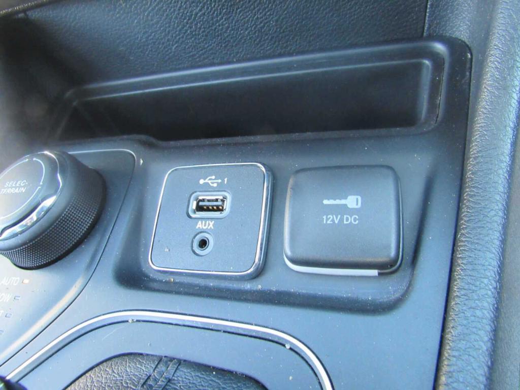 used 2019 Jeep Cherokee car, priced at $17,995