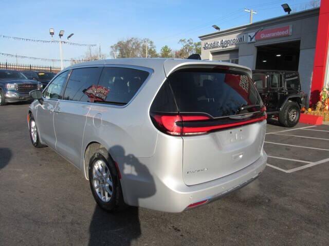 used 2023 Chrysler Pacifica car, priced at $26,995