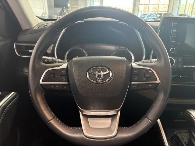 used 2022 Toyota Highlander car, priced at $37,493