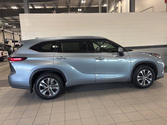 used 2022 Toyota Highlander car, priced at $37,493