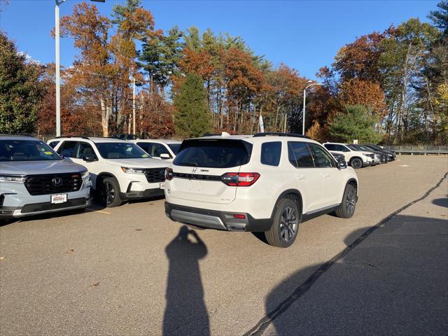 new 2025 Honda Pilot car, priced at $54,930