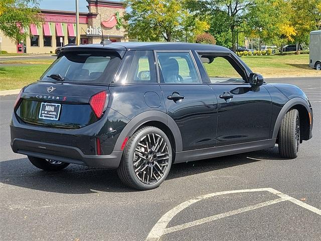 new 2025 MINI Hardtop car, priced at $38,445