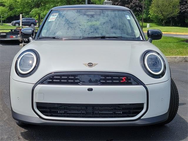 new 2025 MINI Hardtop car, priced at $37,295